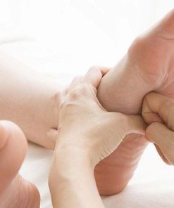 Bấm Huyệt Thư Giãn Vùng Chân Cho Khách